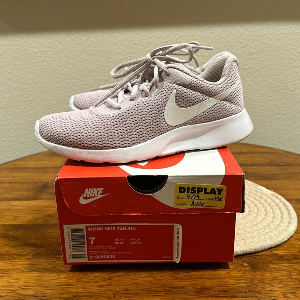 Nike Tanjun